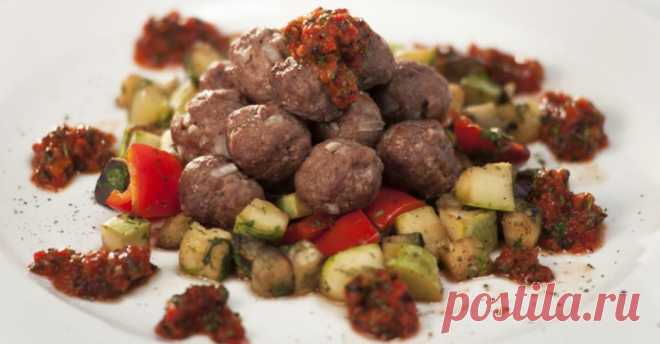 Простой и вкусный рецепт домашних фрикаделек с пряным рататуем с фото Хотите приготовить домашние фрикадельки с пряным рататуем дома? Смотрите самый вкусный рецепт на телеканале Еда!