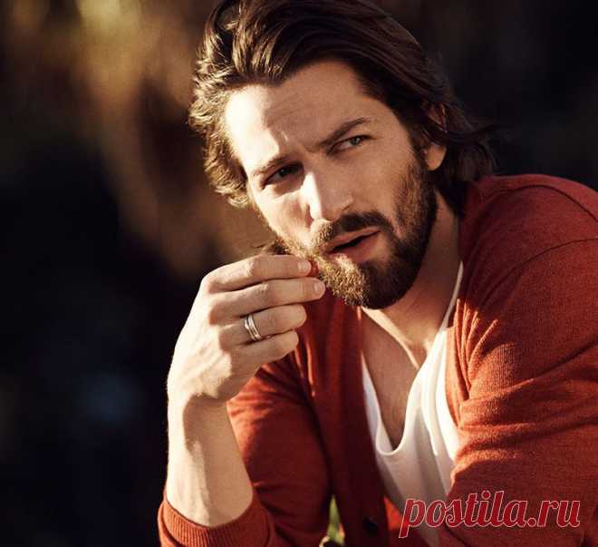 Три вещи, за которые расплата будет быстрой и сильной Есть три вещи, за которые расплата будет быстрой и мощной. И неожиданной. Потому что это вполне невинные, в сущности, вещи. Не преступления и даже не проступки. Просто слова. Болтовня, можно сказать. Самоуверенная болтовня. Но расплата неминуемо наступает в таких случаях. Словно человек вызвал 