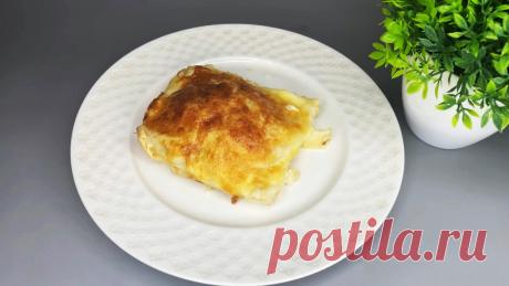 Вкуснейший рецепт для любой рыбы При готовке ужина из рыбного филе попробуйте этот рецепт. Он получится сочным и очень вкусным. Такое блюдо понравится даже тем, кто не любит рыбу.Ингредиенты:рыба без косточек – 600 гр.;сметана – 180 гр. + 1,5 ст. л.;яйца – 2 шт.;репчатый лук – 1 шт.;зерновая горчица – 1 ч.л.;лаваш – 2 шт.;помидоры