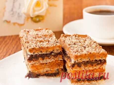 Торт из вафельных коржей со сгущенкой и фруктами