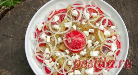 Салат из помидоров с запеченным перцем и брынзой - Будет вкусно - Медиаплатформа МирТесен