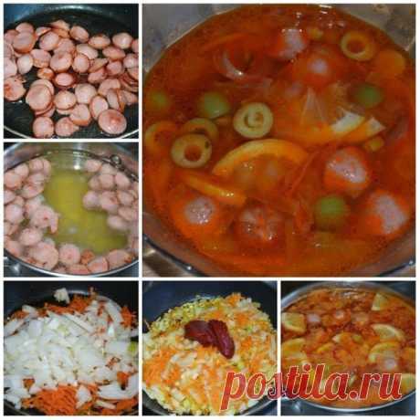 Суп-солянка😘
Суп-солянка пошаговый рецепт — очень простой рецепт. Его приготовление занимает минимум времени и сил. Кроме того, в качестве мясного компонента можно использовать то, что есть под рукой: сосиски, сардельки, колбасу различных сортов, говядину или свинину. В данном рецепте я использую сосиски.
Ингредиенты:
Сосиски — 2 шт.
Лук — 1 шт.
Морковь — 2 шт.
Картофель -2 шт.
Огурцы корнишоны — 5 шт.
Оливки — 1 банка
Лимон — 4 кружочка
Подсолнечное масло
Томатная паста ...