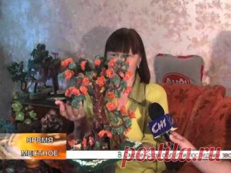 Лариса Прохоренкова буквально выколдовывает свои изделия из бисера..
