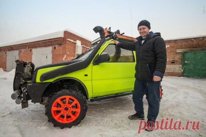 «Ока»: я стала джипом! | Чёрт побери Новосибирец превратил «Оку» в самый настоящий внедорожник с «автоматом» и правым рулем — теперь она проходимей «Лэнд Крузера» и УАЗика. ??Новосибирец Иван Московкин переделал свою «Оку» 2001 года выпуска в настоящий джип с «автоматом», ABS, кондиционером и правым рулем. Двигатель и основные агрегаты он взял от автомобиля-донора Toyota Funcargo, а внедорожные колеса от мини-трактора. Теперь он спокойно ездит там, куда не суются даже УАЗи...