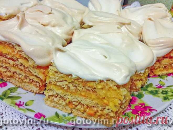Апельсиновые пирожные с безе. Рецепт с фото Вкусное и ароматное апельсиновое пирожное, как солнышко, заглянувшее в окно после долгого ненастья. Основу пирожных готовят из сметанного теста, начинку - из пропущенного через мясорубку апельсина с сахаром. Сверху пирожные покрывают шапочкой взбитых с сахаром белков и запекают примерно 15 минут в горячей духовке. За 1 час 30 минут получится 6 порций нежнейших пирожных с апельсиновой прослойкой и безе.




