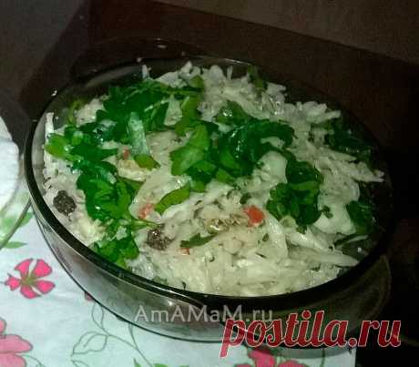Салат из капусты с орехами и изюмом
