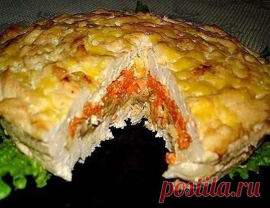 Мясная вкуснятина

Ингредиенты:

- Грудка куриная — 2 шт

- Сыр - 150 гр
- Лук — 1 шт
- Грибы (маринованные) — 1 банка
- Морковь — 3 шт
- Сливки — 3-4 ст. ложки
- Масло оливковое — 4 ст. ложки
- Специи для мяса - по вкусу
- Соль, перец, мускатный орех – по вкусу
- Сок лимонный — 1 шт

Приготовление:
1. Грибы пассировать на оливковом масле с добавлением мелко нарезанного лука, сливок, специй.
2. Куриную грудку порезать тонкими полосками, замариновать в специях и соке лимона...