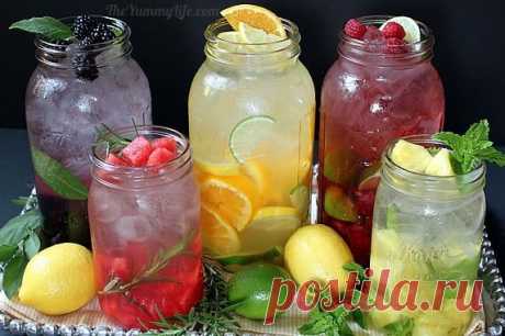 🍹Рецепты приготовления полезной и вкусной воды из фруктов и трав Соки, сладкая газировка, сокосодержащие напитки — всё это баловство, жажду не утоляет, а стоит довольно дорого. Плюс к тому, если вы следите за своим весом или за уровнем сахара, то должны знать, что эти напитки — ещё и очень калорийные, да и вообще часто полны всяческих ненужных организму веществ. Ничего нет лучше простой воды. Но пить её так скучно… Хочется чего-то вкусненького… В этом посте мы расскажем, как при помощи фруктов…