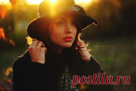 Люди - как камни. Бывают - драгоценные и редкие, цена и значимость которых с возрастом увеличивается, порой, приобретая статус бесценных. Бывают - самоцветы и самородки - которые превращаются в драгоценность только в руках истинного Мастера. Есть муляжи: дешевые и доступные. Любим их, и дорожим, тешим тщеславие, спотыкаемся о них, держим за пазухой, играем, шантажируем, кидаемся. У каждого-свое предназначение! Выбор - остается за нами