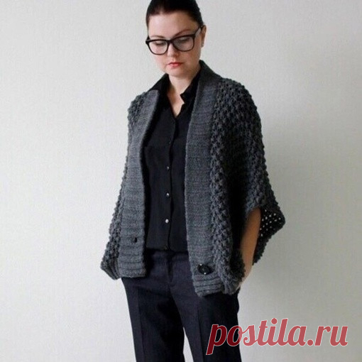 Жакет-пончо спицами Описание узора:1-й ряд и все нечетные ряды - все петли вязать изнаночными.2-й ряд - 3 петли провязать вместе лицевой, из одной петли вывязать 3 петли.4-й ряд-из одной петли вывязать 3 петли 3 петли провязать вместе лицевойЧисло петель кратно четырем.