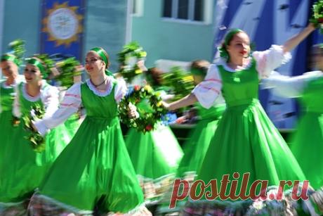 В Альметьевске запустят движение детского творчества «Тат-АRS-Тан». В Альметьевске запустят ежегодное конкурсное движение детского и юношеского творчества «Тат-АRS-Тан», которое охватит всю республику Татарстан. В день начала конкурса в городе проведут мастер-классы по музыкальному, хореографическому и театральному направлениям, а также по живописи и декоративно-прикладному искусству.