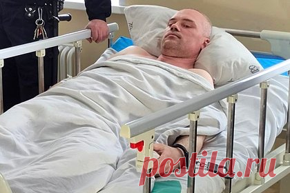 Напавшего на российского губернатора с ножом арестовали на два месяца. Стала известна мера пресечения для жителя города Апатиты, напавшего с ножом на губернатора Мурманской области Андрея Чибиса. Так, 42-летнего фигуранта уголовного дела Александра Быданова арестовали на два месяца. Известно, что данный приговор был вынесен, когда мужчина находился в больничной палате.