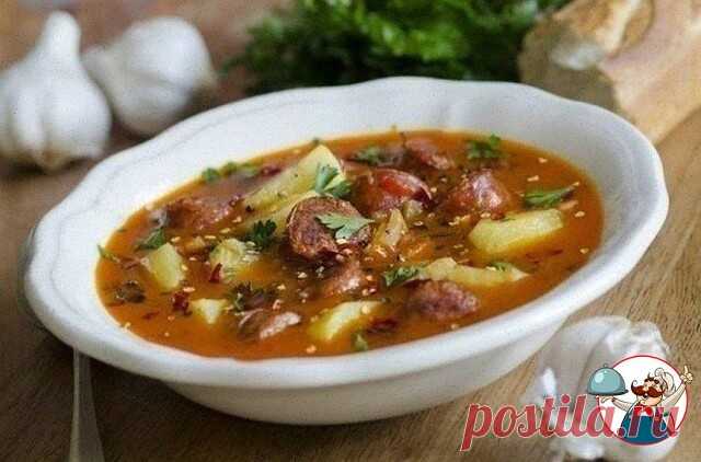 Острый испанский суп с колбасками.