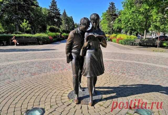 ༺🌸༻Памятник  Шурику и  Лиде в Краснодаре.