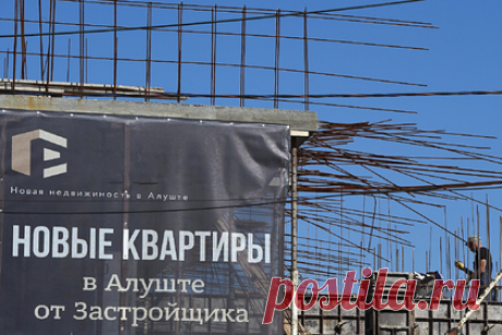 Россиянам отсоветовали покупать квартиры в Крыму для перепродажи. В обозримом будущем рост цен на жилую недвижимость в Крыму замедлится, заявил директор Института экономики и управления КФУ имени Вернадского Виктор Реутов. Он полагает, что на полуострове достигнут предел стоимости жилья, поэтому в дальнейшем оно будет дорожать не больше, чем на инфляционный коэффициент в 8 процентов.