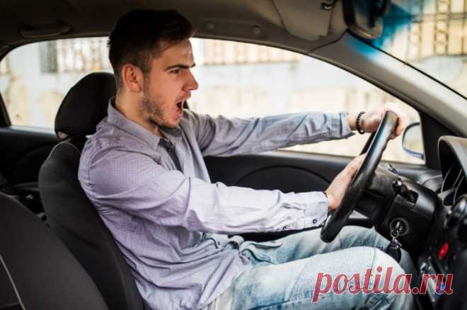 В МВД призвали лишать прав водителей за устройства, скрывающие номер авто. За 10 месяцев 2023 года в России было выявлено около 92 тысяч водителей на машинах без номеров или с их видоизменением.