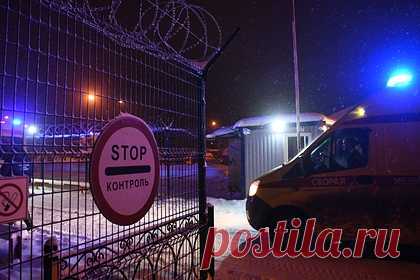 Работавшие во время ЧП на «Листвяжной» шахтеры рассказали об аварии. Два шахтера, которые работали на «Листвяжной» во время аварии, в интервью Telegram-каналу Baza рассказали о ЧП. Один из них отметил, что как раз была первая смена, и он увидел только дым, когда подъехал на место. «На второй вахте подъехали, а перед нами уже успели спуститься на какое-то расстояние», — добавил он.