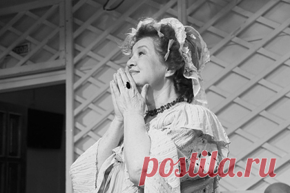Умерла актриса Наталия Филиппова. В возрасте 78 лет умерла актриса Наталия Филиппова, игравшая в театре «Бенефис». Отмечается, что она ушла из жизни 8 декабря. В театре актрису назвали светлым человеком, пользовавшимся любовью и уважением коллектива театра. Филиппова — мама известной киноактрисы Дарьи Михайловой.