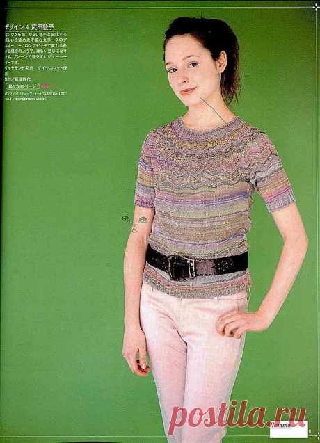 Меланжевая кофточка с круглой кокеткой.