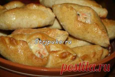 Расстегаи с красной рыбой, луком и рисом — Домашняя кулинария