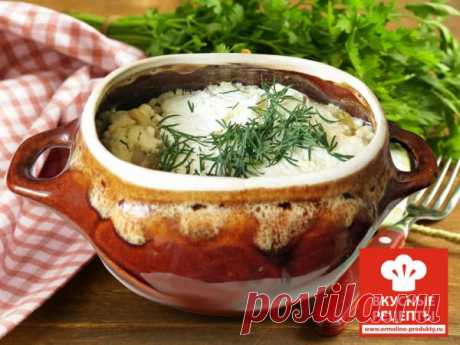 Пельмени в горшочке с сыром Пельмени, приготовленные в горшочках, помогут придать повседневному обеду или ужину теплую, и даже праздничную атмосферу. Мы хотим поделиться несложным и интересным рецептом с нашими пельменями.