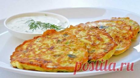 Оладьи из кабачков — рецепты простых и вкусных овощных оладьев Оладьи из кабачков с манкой, картошкой, с чесноком и сыром, творогом и сыром, с луком и чесноком, с крабовыми палочками. Очень вкусно, обязательно готовьте!