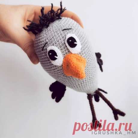 Воронёнок амигуруми. Схемы и описания для вязания игрушек крючком! Бесплатный мастер-класс от Евгении Горбачевой по вязанию воронёнка крючком. Высота вязаной игрушки около 16 см. Для изготовления такого ворона автор и…