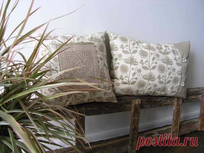 подушки пошиты в технике пэчворк