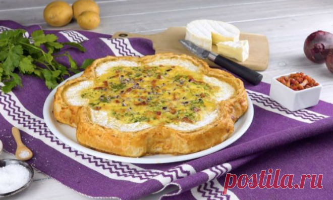 Втыкаем стакан в центр куска сыра
