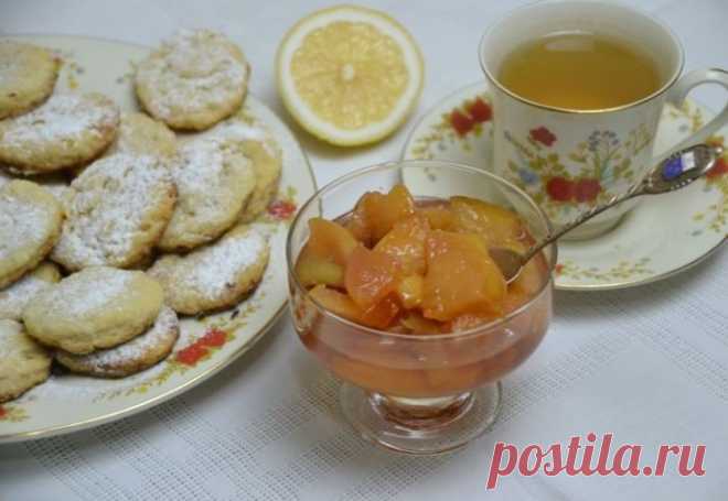 Яблочное варенье с лимоном и айвой
