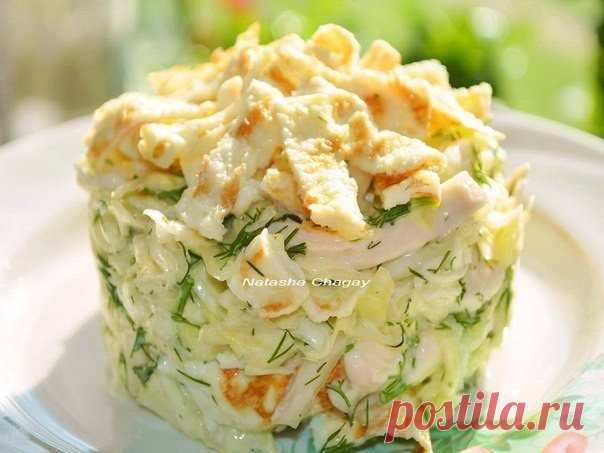 Простой, но очень вкусный салат с курицей. Объедение!