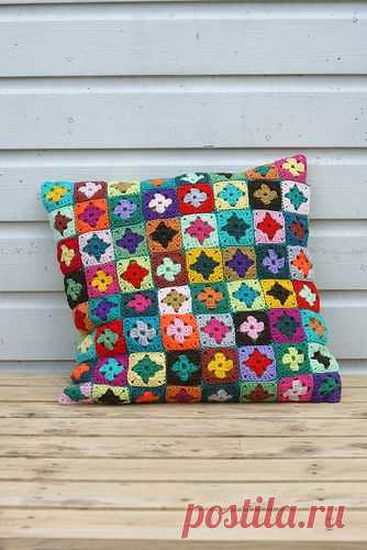 Crochet pillow (no pattern, but again, easy enough to deduce I think). LOVE the colors!: