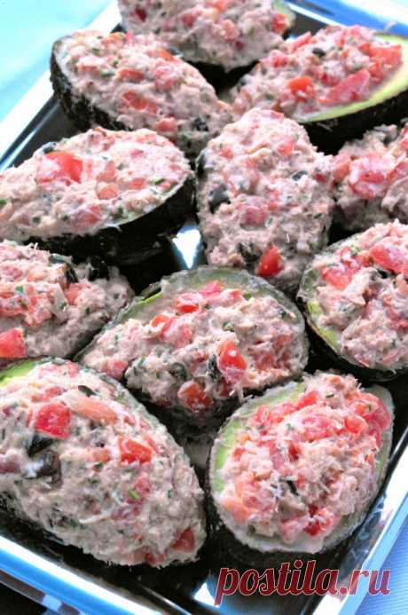 Авокадо и краб с соусом ремулад