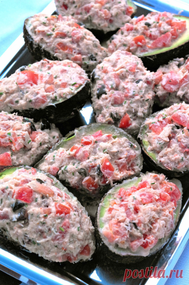 Авокадо и краб с соусом ремулад