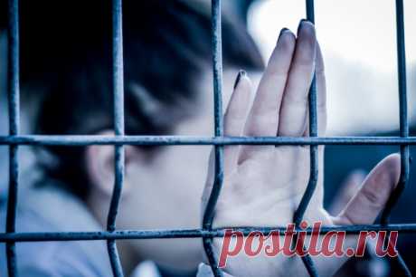 За что 17,5 лет? Русская актриса Чужинова пропадает в турецкой тюрьме. Их истории — как под копирку: задержание в аэропорту с наркотиками, косвенные, как они говорят, доказательства, суд, который кажется им сомнительным, и суровое наказание. Рассказываем о наших соотечественницах в турецких тюрьмах.