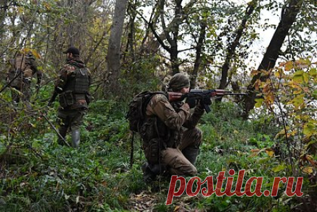 Пригожин упрекнул бизнесменов в нежелании отпускать сотрудников обучаться у ЧВК. Предприниматель Евгений Пригожин упрекнул бизнесменов, владеющих крупными предприятиями в Белгородской и Курской областях, за нежелание отпускать сотрудников, которые хотят пройти обучение у частной военной компании (ЧВК) «Вагнер». Его комментарий приводит пресс-служба «Конкорда» во «ВКонтакте».