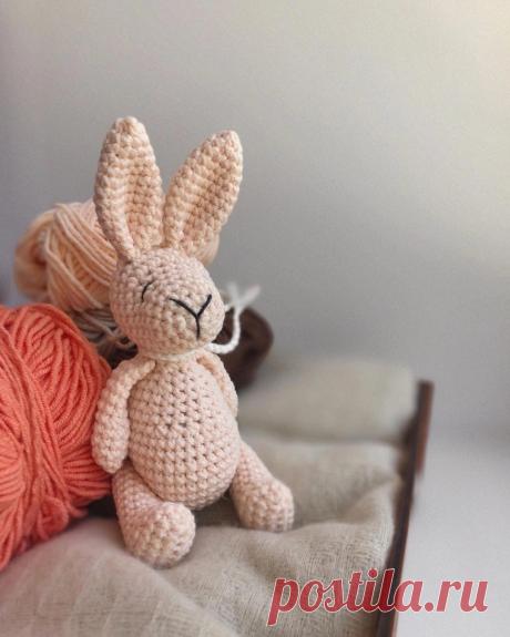 PDF Мини Зайка крючком. FREE crochet pattern; Аmigurumi animal patterns. Амигуруми схемы и описания на русском. Вязаные игрушки и поделки своими руками #amimore - плюшевый заяц, зайчик из плюшевой пряжи, кролик, зайчонок, зайка, крольчонок.