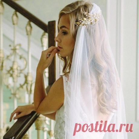 Украшение в наличии #olgadelice_autumn_inspiration 
Photo @luizasmirnova 
Muah @darya_ulyanova 
Dress @arkanova.bouton 
Accessory #olgadelice