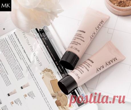 Совет визажиста Mary Kay®
Если у вас жирная или комбинированная кожа, выбирайте матирующую тональную основу: она содержит ультраизмельченные минералы, которые выступают к качестве губки, поглощая жир и делая кожу матовой, не создавая ощущения тяжелого макияжа.

Для сухой и нормальной кожи подойдет сияющая тональная основа: в ее состав входит ухаживающий за кожей воск жожоба, обеспечивая увлажнение, и светоотражающие минералы, которые осветляют кожу и придают ей более сияющий вид