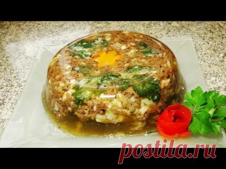 Мясной холодец из свиных ножек.