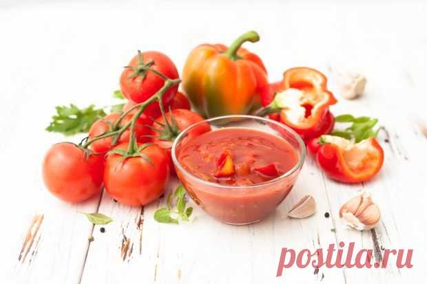 Лечо из болгарского перца с помидорами и чесноком Ловите простой рецепт приготовления лечо из болгарского перца с помидорами и чесноком. Кисло-сладкая, пикантная закуска займет почетное место в Вашей
