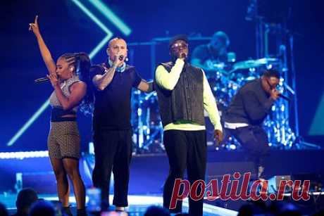 The Black Eyed Peas будут судиться с «какающими единорогами». Американский коллектив The Black Eyed Peas собирается судиться с производителем игрушек, создавшим «какающих единорогов». Компания запустила рекламные ролики с анимированными единорогами, поющими и танцующими под песню My Poops («Мои Какашки»). Это привело к судебному иску.