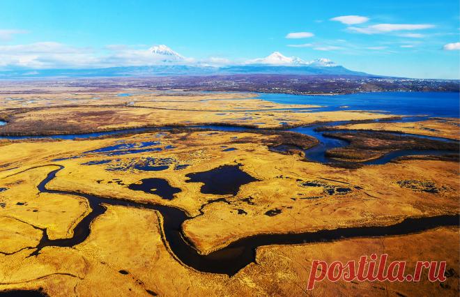 Вид на реку Авача. Фотограф: Юрий Смитюк. Подробнее на ТАСС:  
http://tass.ru/spec/kamchatka  |  Осенняя Камчатка - Туризм на Камчатке - Вулканы Камчатки