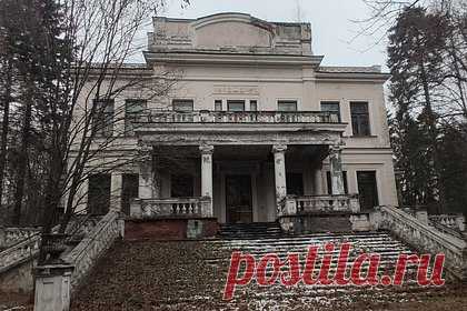 Подмосковную дачу Сталина продали на аукционе. Усадьбу «Липки-Алексеевское» в Мытищинском округе Подмосковья, где в первой половине 30-х годов прошлого века жил Иосиф Сталин, продали на аукционе. Объект приобрел единственный участник торгов — краснодарское ООО «Консалтинг и право» — за начальную цену в 403,5 миллиона рублей.