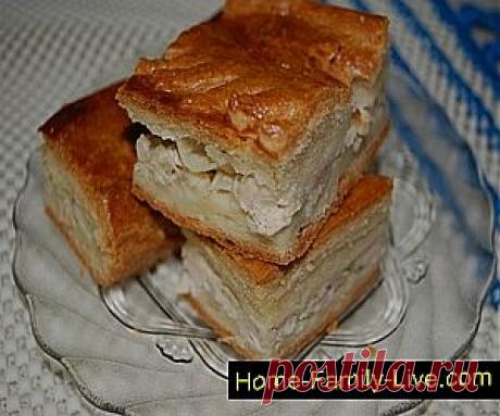 Пирог из сметанного теста с курицей..