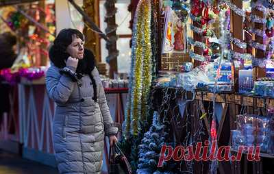 "Хороший подарок — большой труд": как делать презенты, чтобы они были в радость и к месту. Декабрь — традиционное время подготовки к Новому году и к поздравлениям близких и коллег. Ни разу в году мы больше не тратим столько сил и времени на выбор подарков, но далеко не всегда подаренные вещи радуют тех, кому предназначены. Рассказываем, как делать выбор, чтобы попасть в точку и порадовать адресата, а также объясняем, куда девать вещи, которые у вас не прижились