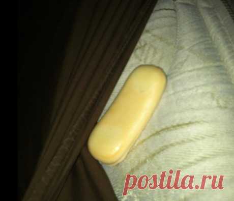 Кладем кусок мыла под простыню. Эти простые секреты – настоящее спасение для ваших ног.