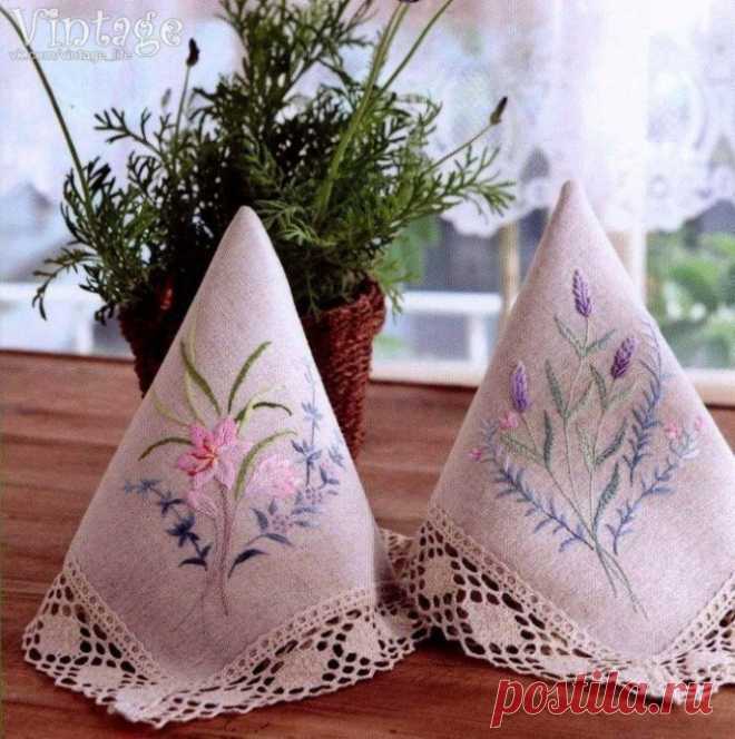​Нежные весенние цветы: узоры для салфеток