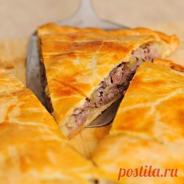 НЕЖНЫЙ ПИРОГ С МЯСОМ  
ИНГРЕДИЕНТЫ:● 1 — 1/2 стакана муки,● 1 стакан кефира,● 1 стакан майонеза,● 3 яйца,● 1 чайная ложка разрыхлителя,● Щепотка соли
ПРИГОТОВЛЕНИЕ:Смешиваем кефир с разрыхлителем и ставим в сторону, просеи…