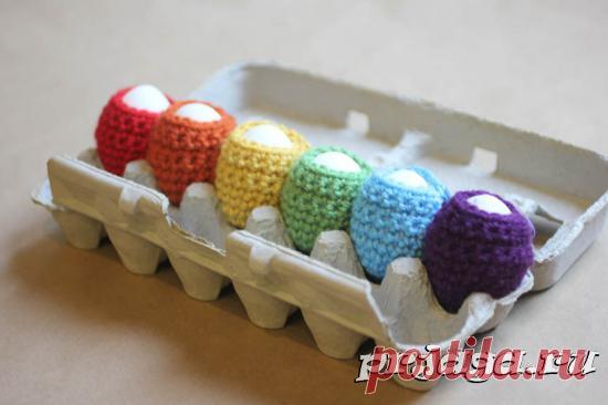 Комбинезончики для яиц к Пасхе крючком